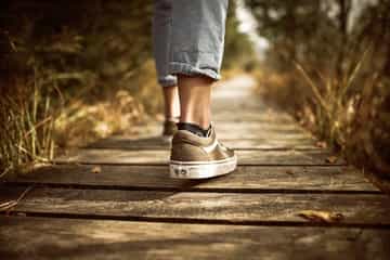 pessoa caminhando