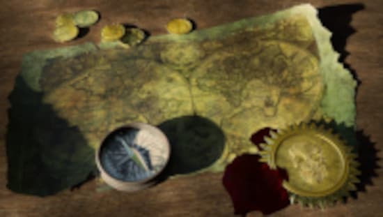 mesa com mapa e bussolas em cima